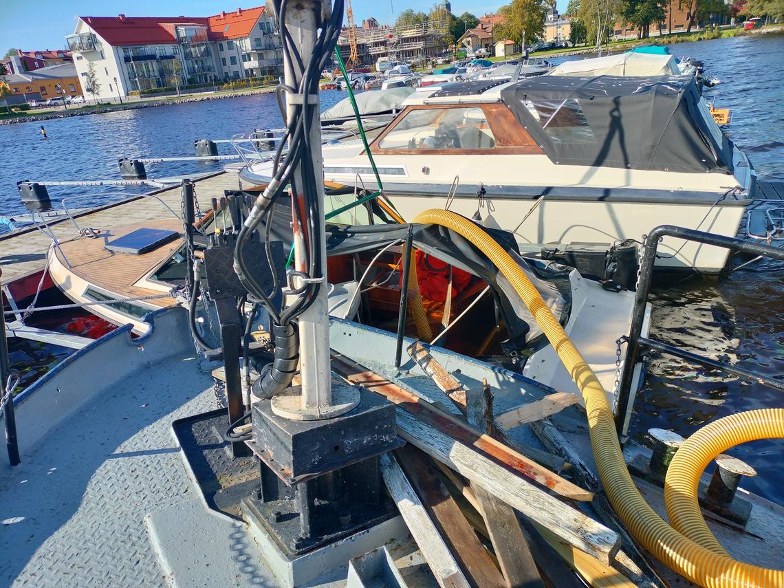 Bärgning av båt vid Västra strandparken